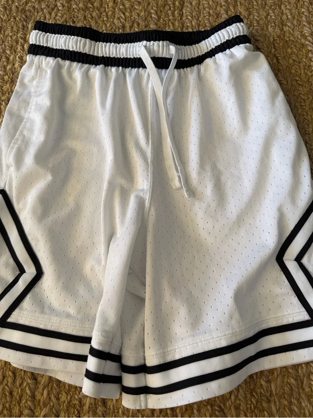 Jordan Dri-Fit Men’s Athletic Shorts White Black Drawstring Size Small